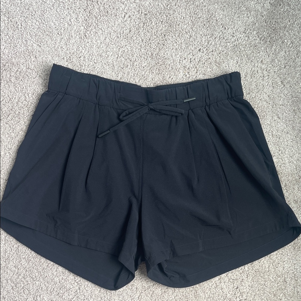 Lululemon Stroll at Sundown Short